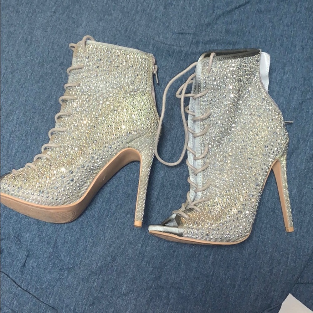 Heel booties